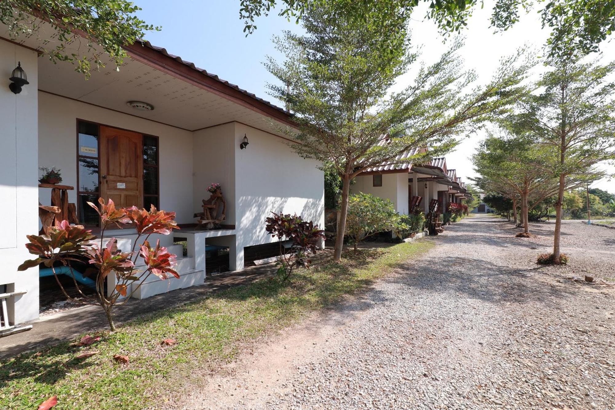 Oyo 553 Kongsup Resort Lamphun Exterior foto